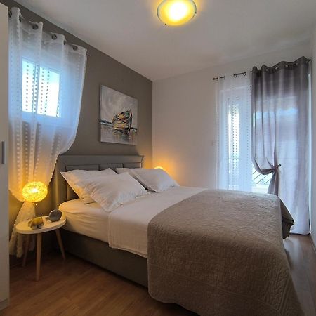 Villa Seaview With Pool - Apartment Yellow Trogir Exterior photo