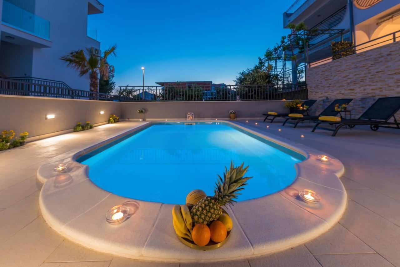 Villa Seaview With Pool - Apartment Yellow Trogir Exterior photo