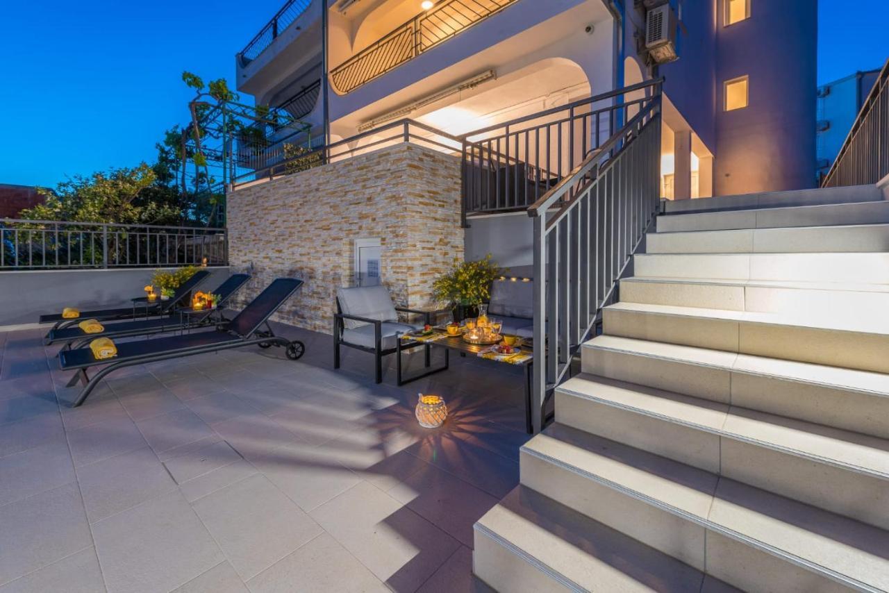Villa Seaview With Pool - Apartment Yellow Trogir Exterior photo